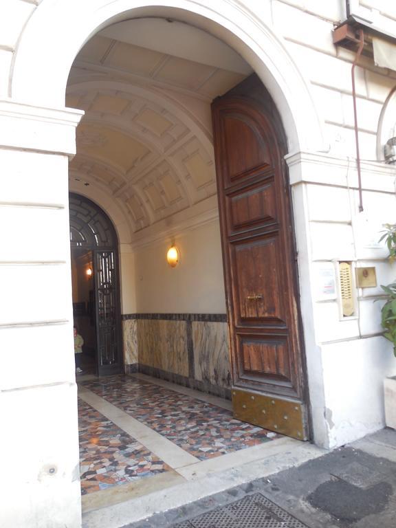 Guest house Domus Laurae 3*