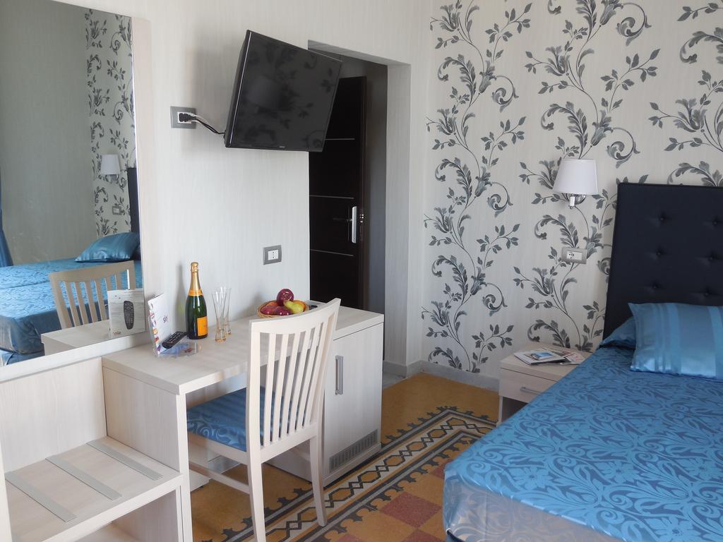 Guest house Domus Laurae 3*