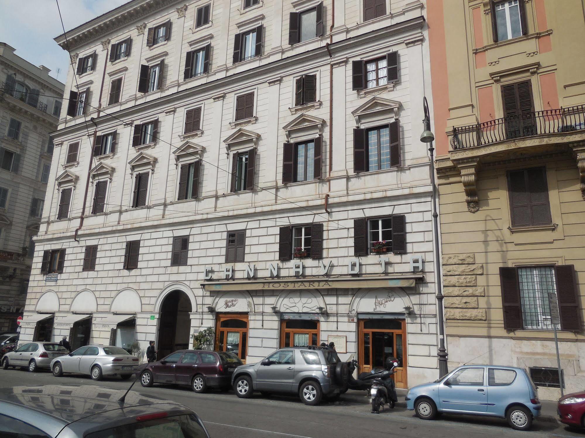 Domus Laurae 3* Rome